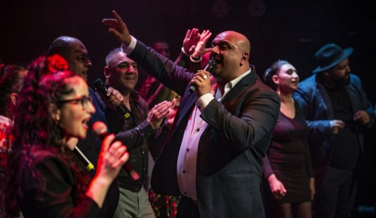 Lidé si připomínají mezinárodní den Romů. Oslavy vyvrcholí v Divadle Archa