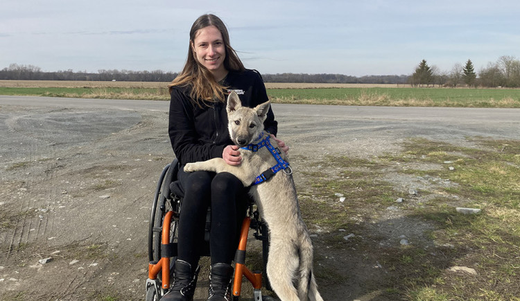 Covid Elišku upoutal na vozík a připravil i o sluch. Nechci se vzdát, říká zdravotní sestřička