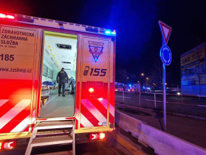 V hotelu v Praze hořel odpad, hasiči evakuovali přes osm set lidí