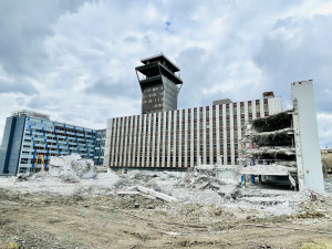 Žižkovský Mordor zdobí nový mural. Místo jsem si vybral, protože ho zbourají, říká autor