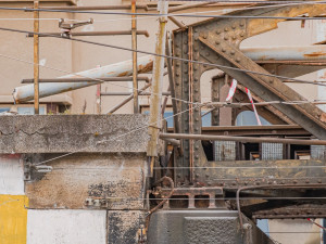 O víkendu snesou železniční most u Výstaviště, práce omezí dopravu