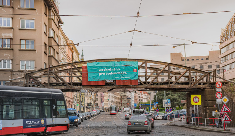 O víkendu snesou železniční most u Výstaviště, práce omezí dopravu