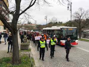 VIDEO: Aktivisté bojující za třicítku v Praze znovu blokují dopravu