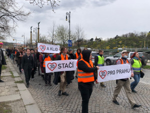 VIDEO: Aktivisté bojující za třicítku v Praze znovu blokují dopravu