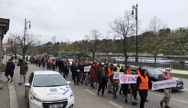 VIDEO: Aktivisté bojující za třicítku v Praze znovu blokují dopravu