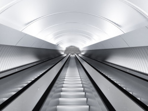 VIZUALIZACE: Stanice metra Českomoravská získá novou podobu, keramiku vymění za sklo a smalt