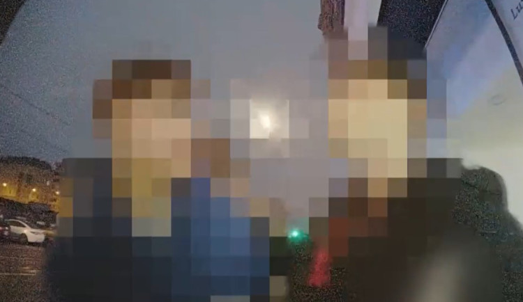 Kámo, tys mě napad. Opilí mladíci nevěděli, kdo koho napadl první