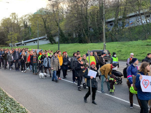 VIDEO: Třicítkáři jsou opět v ulicích. Míří k budově magistrátu