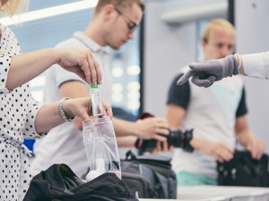 Pražské letiště pořídí lepší rentgeny a zruší limit na tekutiny
