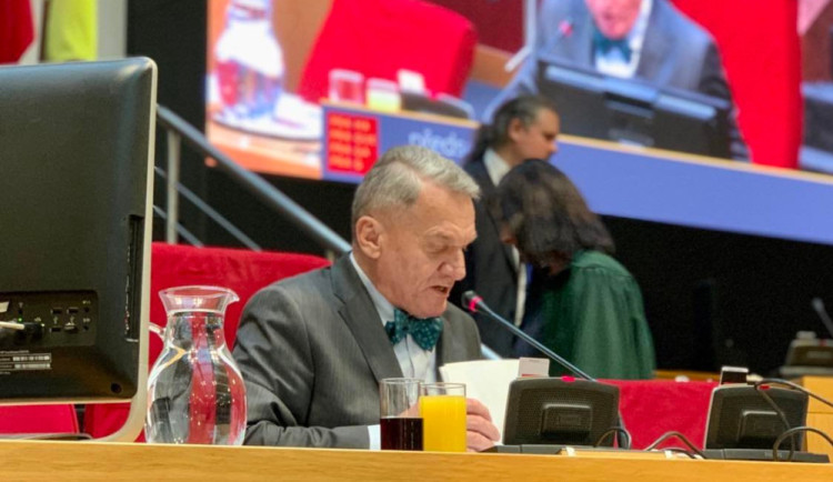 Třicítkáři se sešli s primátorem. Vyzval je k diskuzi