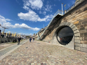 Zavření náplavek ztížilo finanční situaci provozovatelům barů a restaurací