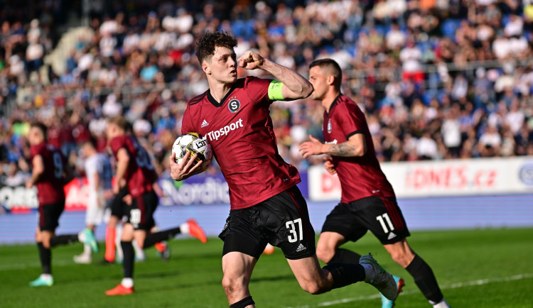 Penaltu proměnil Ladislav Krejčí mladší.