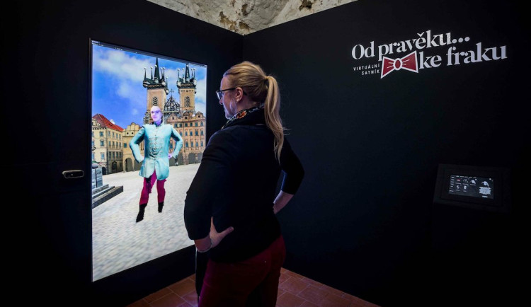 Nová výstava v Praze představí historické šaty, lidé si je i virtuálně vyzkouší