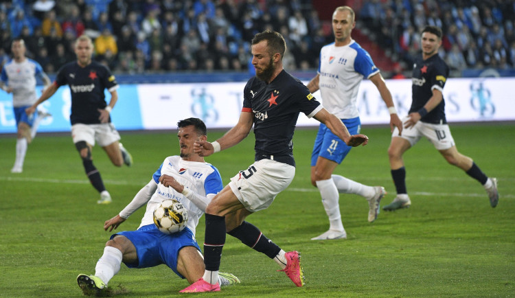 Slavia díky Matěji Juráskovi vyhrála v Ostravě 2:0 a vede ligu o tři body