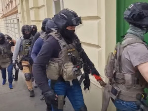 VIDEO: Kriminalisté chytili za jeden týden dva dealery, kteří drogami zásobovali Prahu