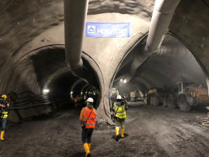 VIDEO: Tunely metra D mají po roce stavby přes jeden a půl kilometru. Soupravy v nich budou jezdit za šest let