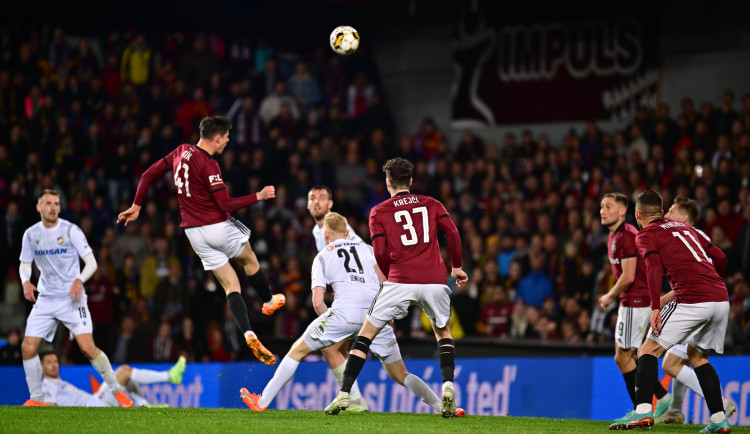 Sparta zvítězila gólem z penalty.