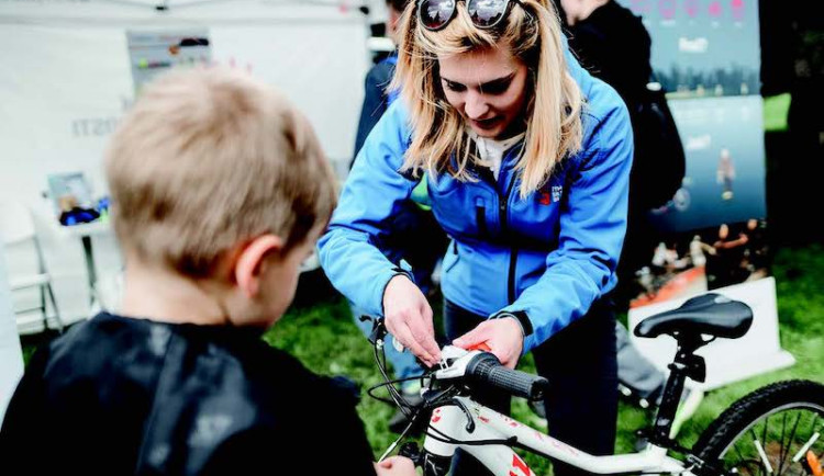 Specifické piktogramy a přímočará sdělení. Projekt Na kole jen letos rozšířil kampaň o jasně definované problémy cyklistiky