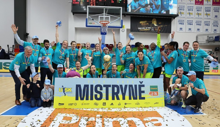 Basketbalistky USK Praha vybojovaly rekordní sedmnáctý titul v české lize
