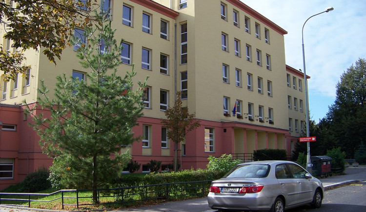 Základní škola Na Dlouhém lánu.