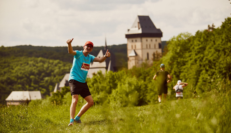 Okolí Karlštejna rozzáří běžci. Seriál Běhej lesy chystá druhou zastávku