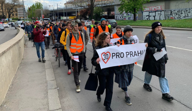 POLITICKÁ KORIDA: Mají mít aktivisté možnost blokovat dopravu v Praze? Odpovídají zastupitelé