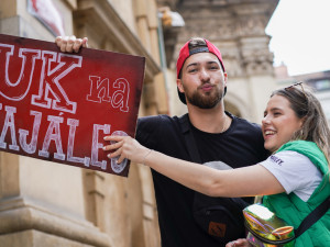 VIDEO: Prahou prošel Majálesový průvod, vyvrcholí festivalem v Letňanech