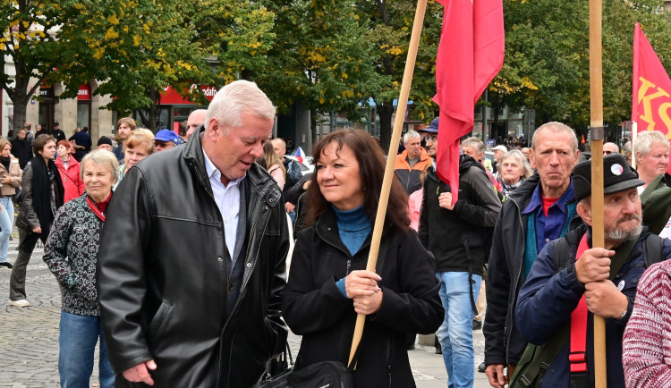 Komunisté slavili v Praze první máj. Semelová v projevu hájila socialismus