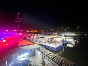 VIDEO: Na Vltavě se potápěla loď, zasáhnout museli hasičští potápěči