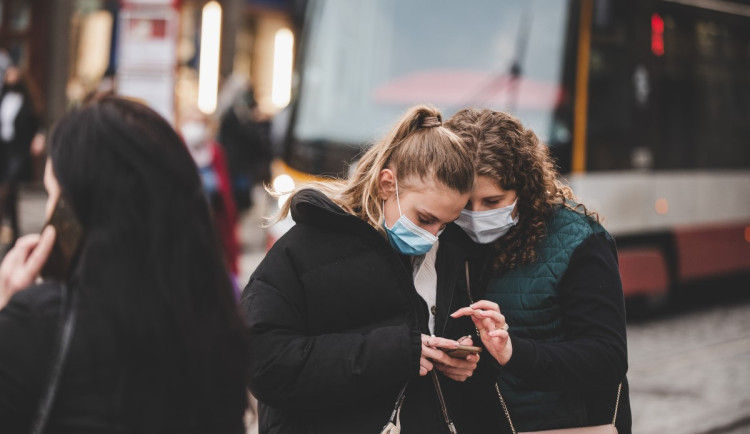 Za zrušená pandemická opatření mohou lidé žádat omluvu, pokud se včas bránili