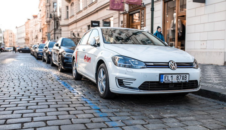 Praha 1 chce parkování na modré jen pro rezidenty, k tomu omezení délky aut