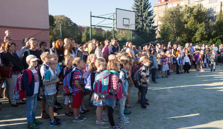 Školy Prahy 6 se zbavily spádových turistů, pro příští rok ale potřebují novou taktiku