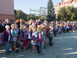Školy Prahy 6 se zbavily spádových turistů, pro příští rok ale potřebují novou taktiku