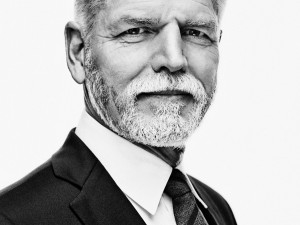 Prezident Pavel dnes představil oficiální portrét, vydány byly i známky