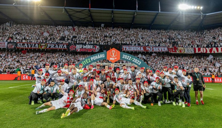 Slavie opanovala finále poháru a bere vítězství na hřišti i v hledišti
