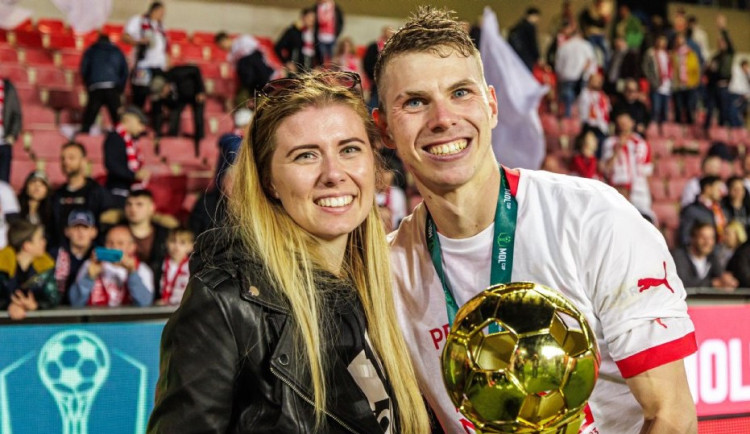 Jsem emoční magor, hodně to prožívám, říká po finálovém derby Douděra, který ho rozhodl