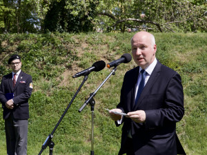 Fischer a Richterová uctili památku obětí heydrichiády na Kobyliské střelnici