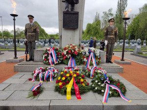 VIDEO: Primátor a další politici i vojáci si připomněli památku obětí války