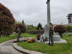 VIDEO: Primátor a další politici i vojáci si připomněli památku obětí války