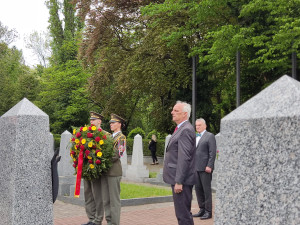 VIDEO: Primátor a další politici i vojáci si připomněli památku obětí války