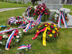 VIDEO: Primátor a další politici i vojáci si připomněli památku obětí války