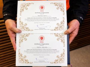 Pražské hasiče a psovody ocenili za pomoc po zemětřesení v Turecku