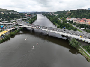 Praha se chystá na další opravy Barrandovského mostu, dopravu omezí už o víkendu