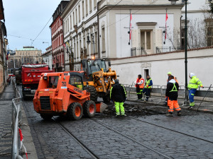 Trať z Hradčanské na Chotkovy sady čeká rekonstrukce, tramvaje tudy nepojedou až do konce června