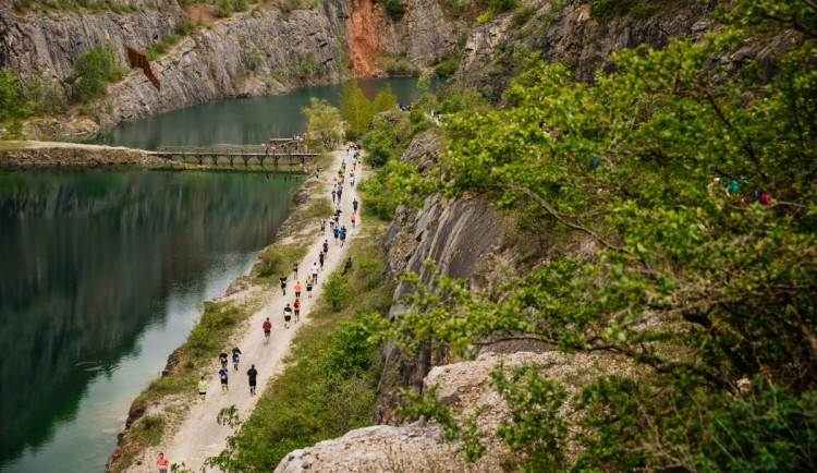 Největší závod v historii Běhej lesy! Na Karlštejně se sešlo přes 2800 běžců