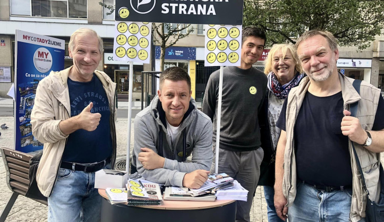 Většina členů Pirátů v Praze 1 nesouhlasí se zrušením buňky. Hlasovat budou o víkendu