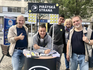 Většina členů Pirátů v Praze 1 nesouhlasí se zrušením buňky. Hlasovat budou o víkendu