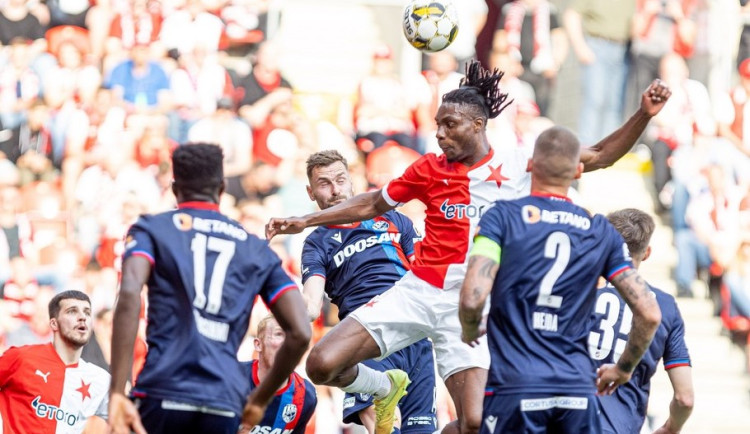 Slavia porazila Plzeň 2:1 a drží se ve hře o titul