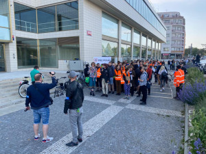 Třicítkáři dnes blokovali dopravu v Praze dvěma pochody