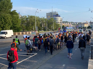 Třicítkáři dnes blokovali dopravu v Praze dvěma pochody